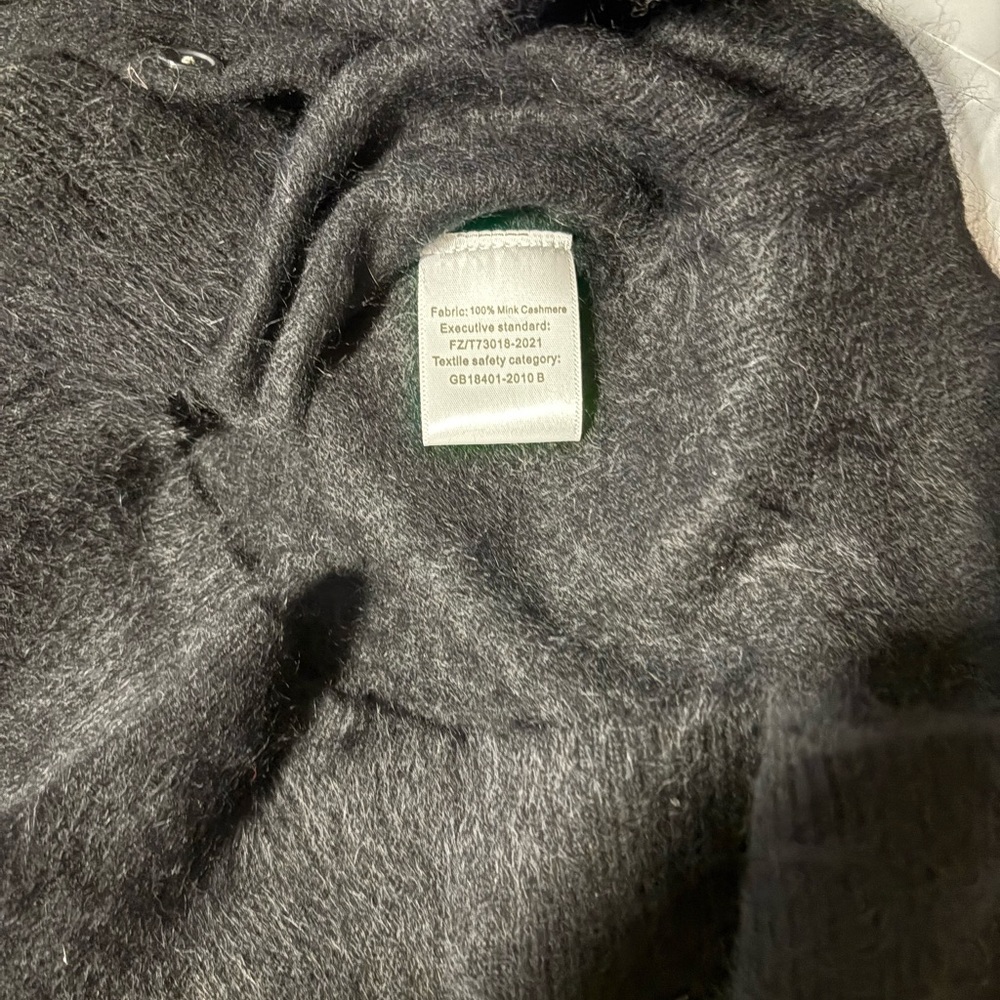 Black 100% Mink Cashmere Cardigan Button Front Classic Lightweight Sweater NWT - Picture 9 of 9